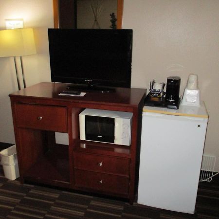 Hotel Super 8 By Wyndham Madison Exterior foto