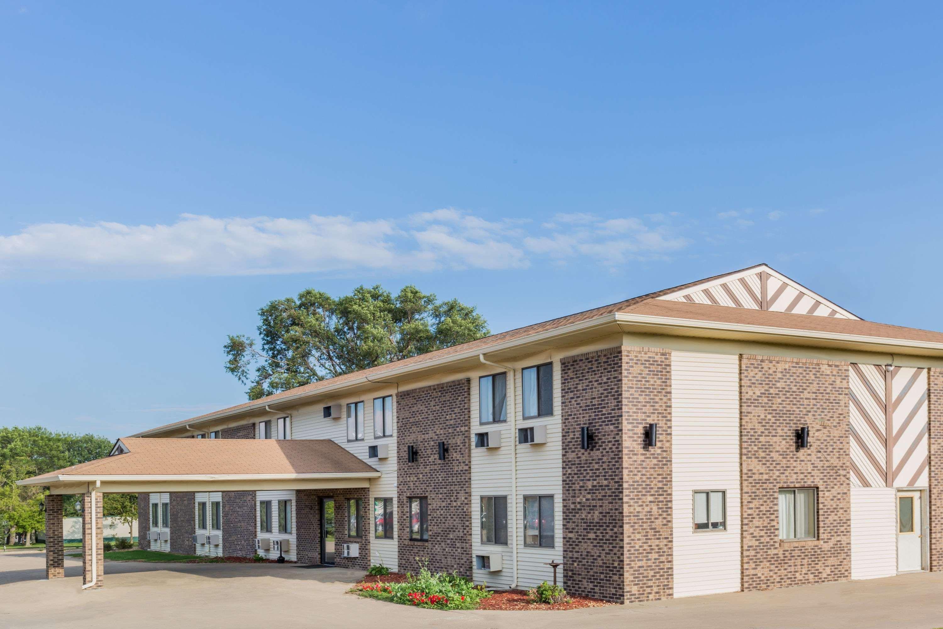 Hotel Super 8 By Wyndham Madison Exterior foto
